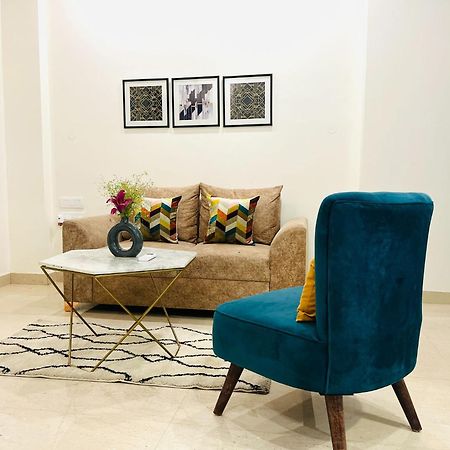 Bluo 1Bhk - Dlf Cybercity, Balcony, Lift, Parking Gurgaon Buitenkant foto