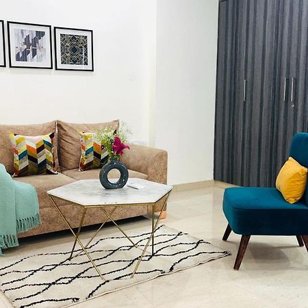 Bluo 1Bhk - Dlf Cybercity, Balcony, Lift, Parking Gurgaon Buitenkant foto